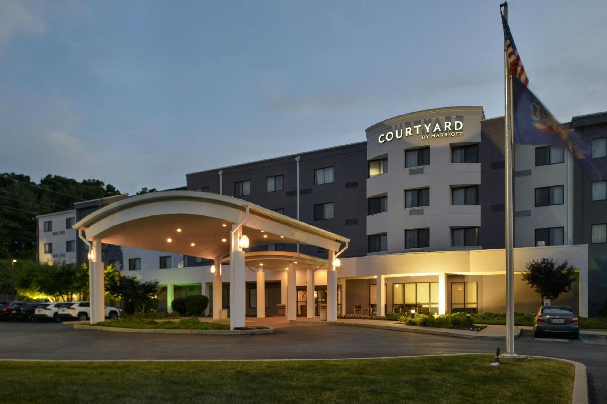 Courtyard By Marriott Harrisburg Hershey Bagian luar foto