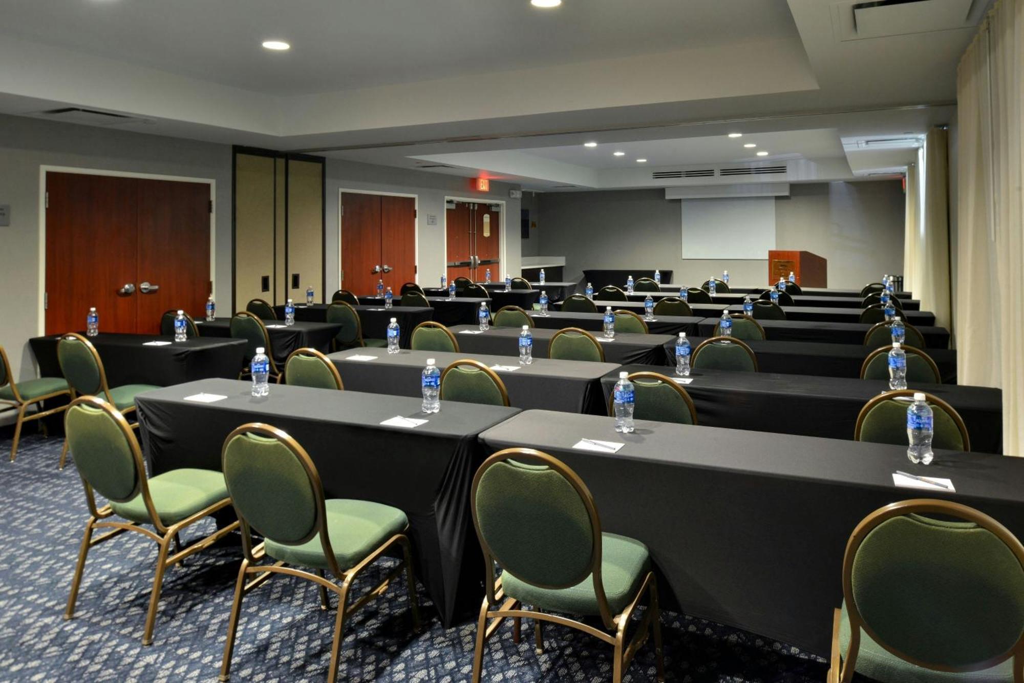 Courtyard By Marriott Harrisburg Hershey Bagian luar foto