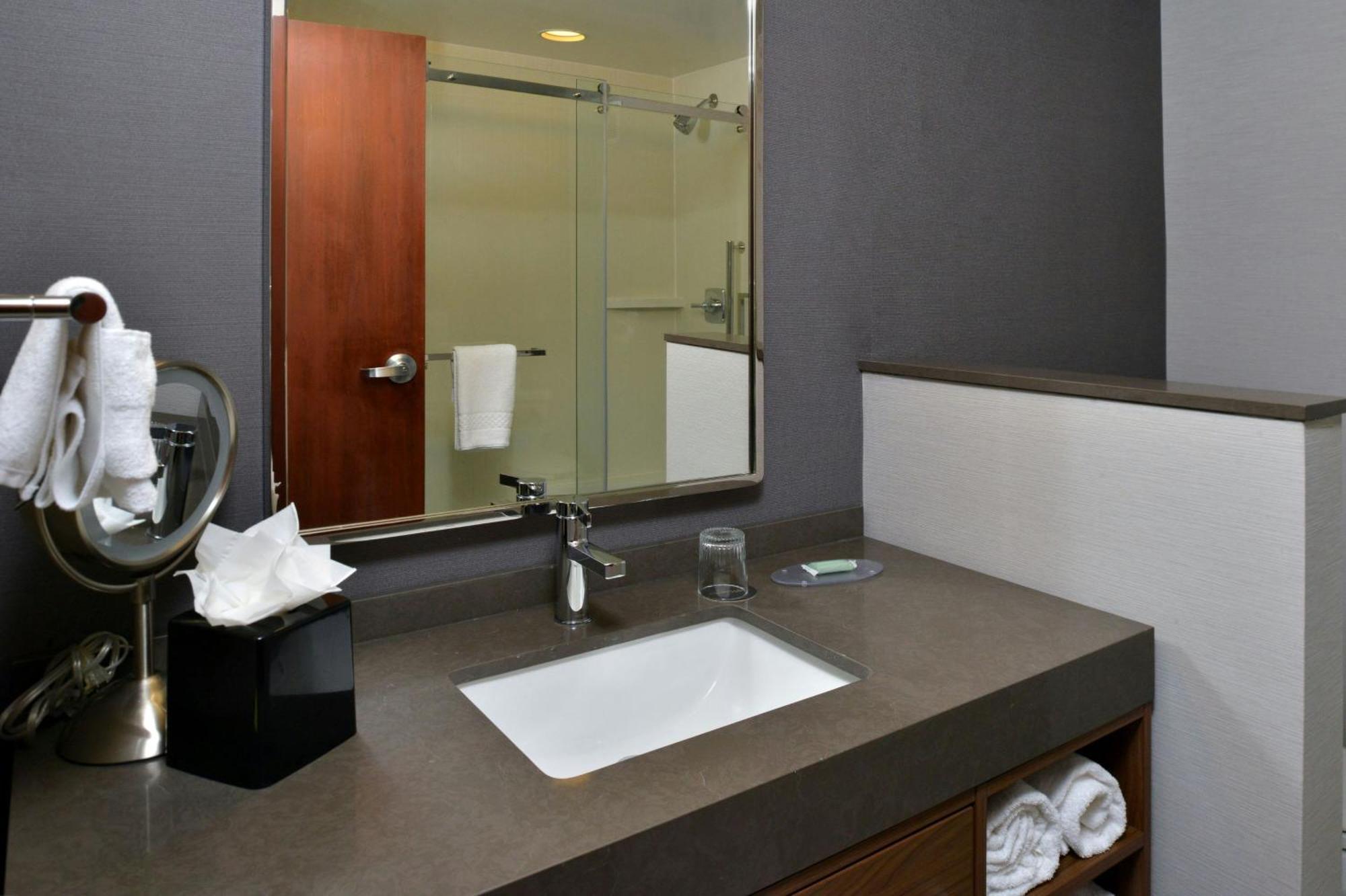 Courtyard By Marriott Harrisburg Hershey Bagian luar foto