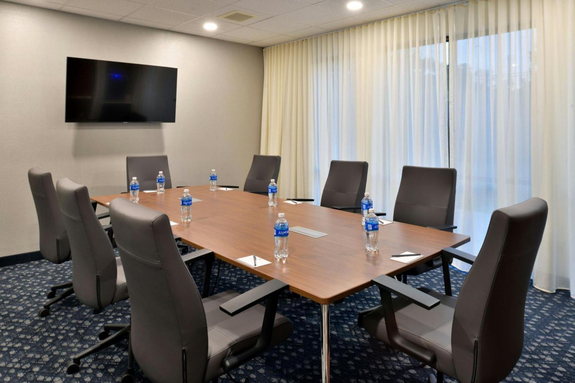 Courtyard By Marriott Harrisburg Hershey Bagian luar foto