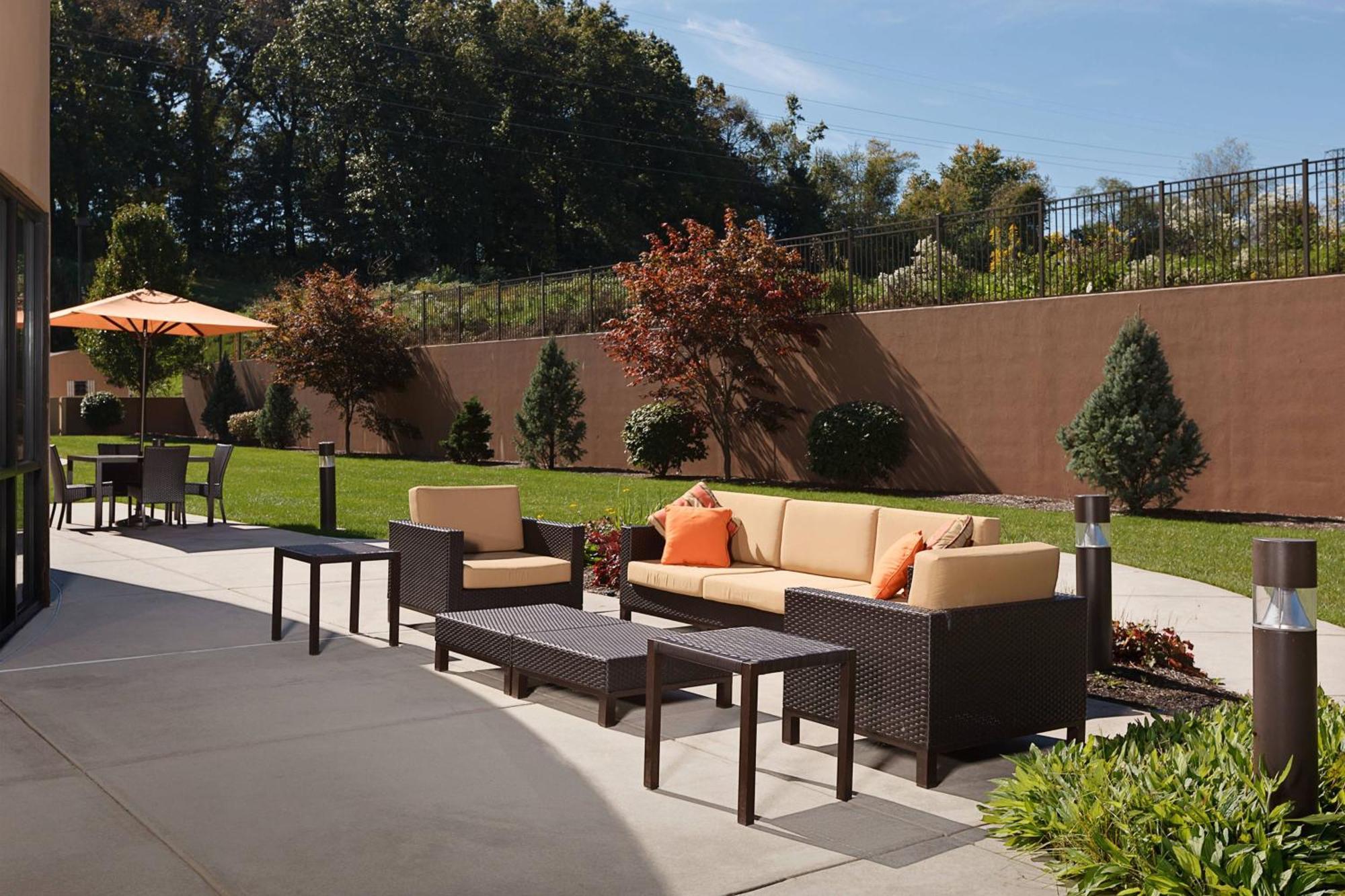 Courtyard By Marriott Harrisburg Hershey Bagian luar foto