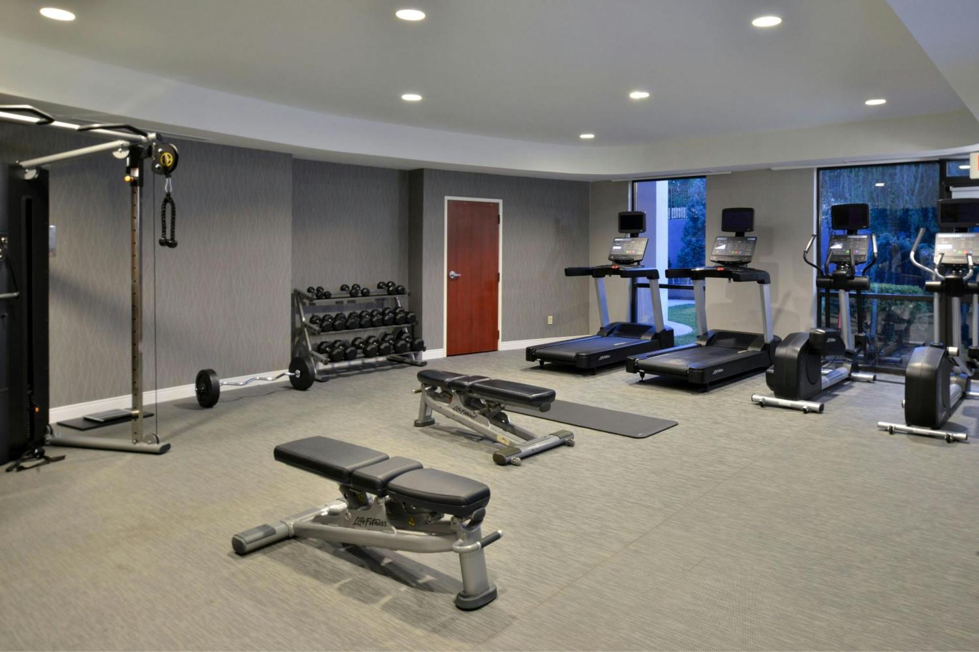 Courtyard By Marriott Harrisburg Hershey Bagian luar foto