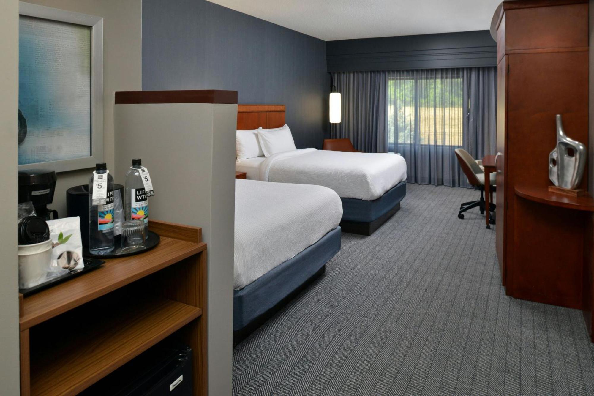 Courtyard By Marriott Harrisburg Hershey Bagian luar foto