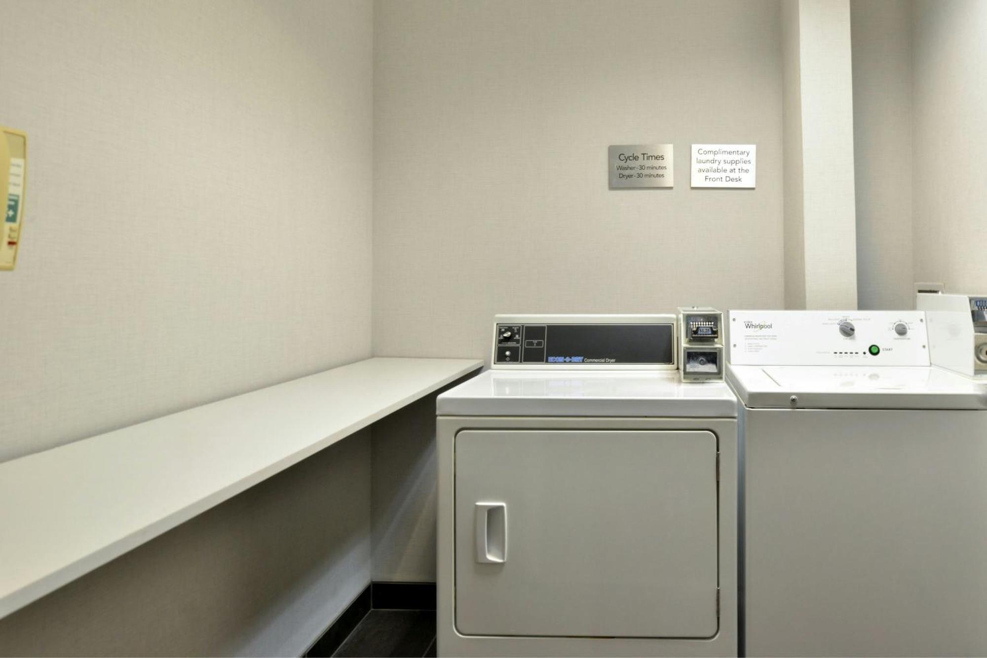Courtyard By Marriott Harrisburg Hershey Bagian luar foto