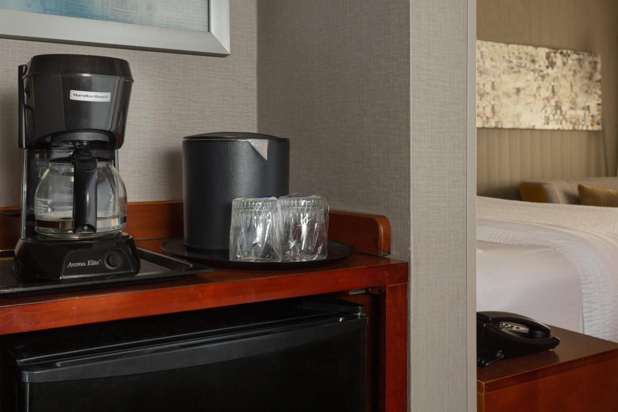 Courtyard By Marriott Harrisburg Hershey Bagian luar foto